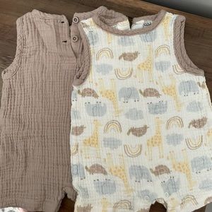 Gender neutral 0-3 month rompers